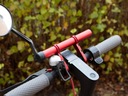 Hliníkový držiak na riadidlá na bicykel / kolobežka Xiaomi M365/ Pro - červená