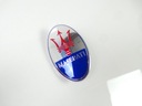 Logo Maserati Quattroporte V na prednej strane