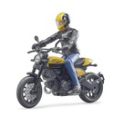 Ducati Scrambler na plný plyn s jazdcom