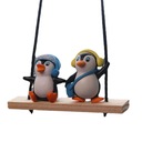 do auta roztomilá a vtipná ozdoba Swinging Penguin