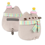 PUSHEEN v čiapke a šále, 24 cm, NÁDHERNÝ