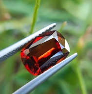 CERTIFIKÁT GRANATE MALAYA RED 2,57 ct rubín