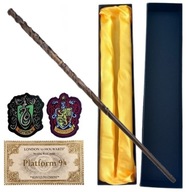 HARRY POTTER WAND HERMIONOVÉ KOVOVÉ JADRO HOGWARTS VSTUPENKY EMBLÉMY X2