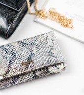 Kvalitne lakovaná dámska peňaženka zdobená hadím vzorom Rovick