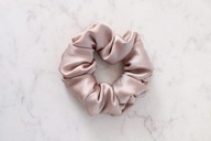 SLAAP Hodvábna scrunchie - béžová