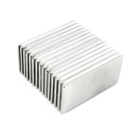 SILNÝ NEODYMIOVÝ MAGNET 30x15x1 MM - 15 KS