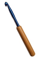 Hliníkový háčik s bambusovou rúčkou SKC 8,00 mm