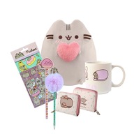 PUSHEEN so srdiečkom 23cm, hrnček, peňaženka, pero, ceruzka MYSTERY BOX