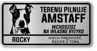 Nebezpečný pes Amstaff tanier