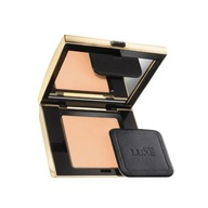 Ľahký stredne hodvábny lisovaný púder Avon Luxe Powder