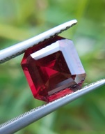 CERTIFIKÁT GRANATE MALAYA RED 2,87 ct rubín