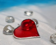 Dekorácia na Valentína v tvare srdca z červeného skla