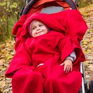 Červená detská deka do fleecovej autosedačky