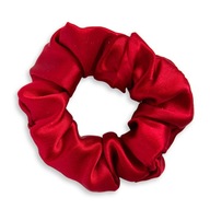 Jemná červená hodvábna scrunchie na vlasy