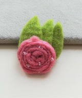 ružová plsť brošňa listové korálky kvetinová plsť