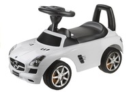 Mercedes-Benz SLS AMG s jazdou v bielej farbe