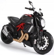 Karbónový stojan DUCATI Diavel model 1:18 Maisto