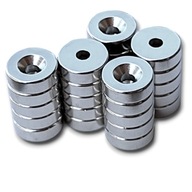 25x NEODYMIOVÝ MAGNET 15x5mm OTVOR NA SKRUTKU 1x4mm STRONG N38 - 25 ks.