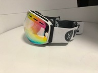 Snowboardové okuliare s červeným rámom